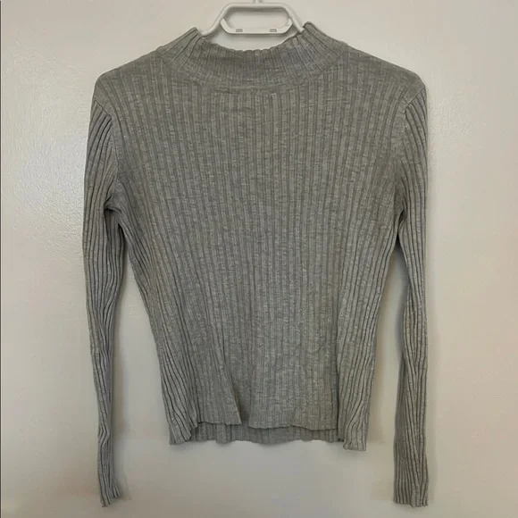 Gray Ribbed Women's Sweater - Picture 1 of 1